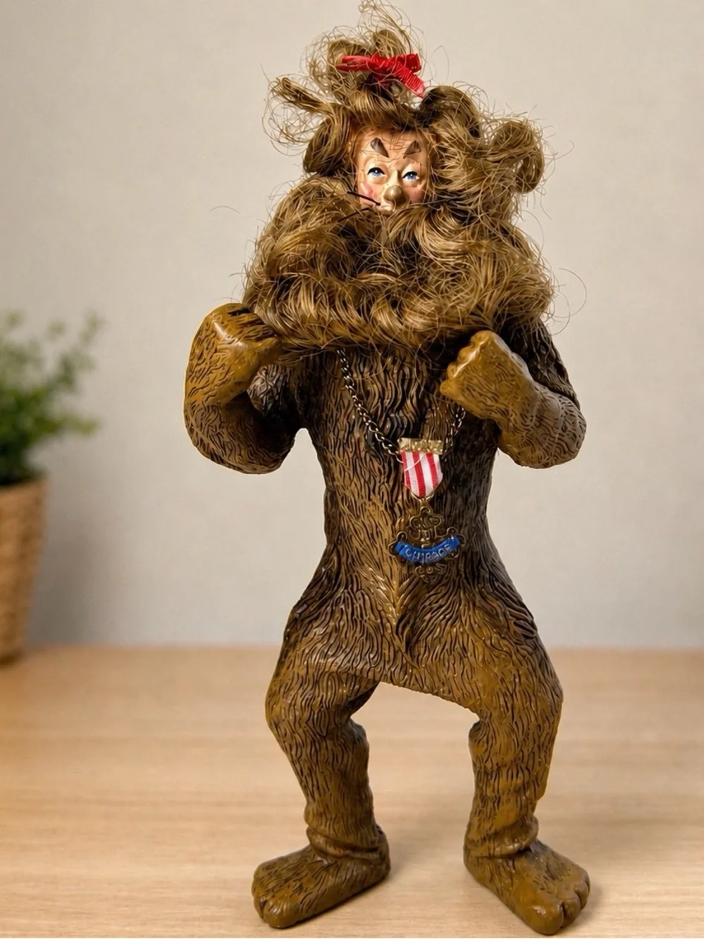 Kurt Adler Wizard of Oz Cowardly Lion Figure 1998 Vintage Courage Medal Lion - Picture 1 of 13